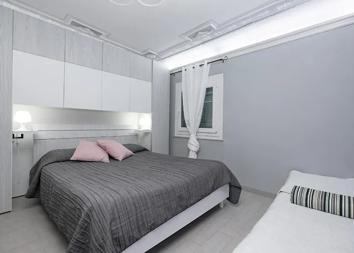 Torre Degli Orefici Dimora Medioevale Genova