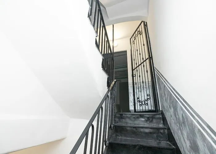 Torre Degli Orefici Dimora Medioevale